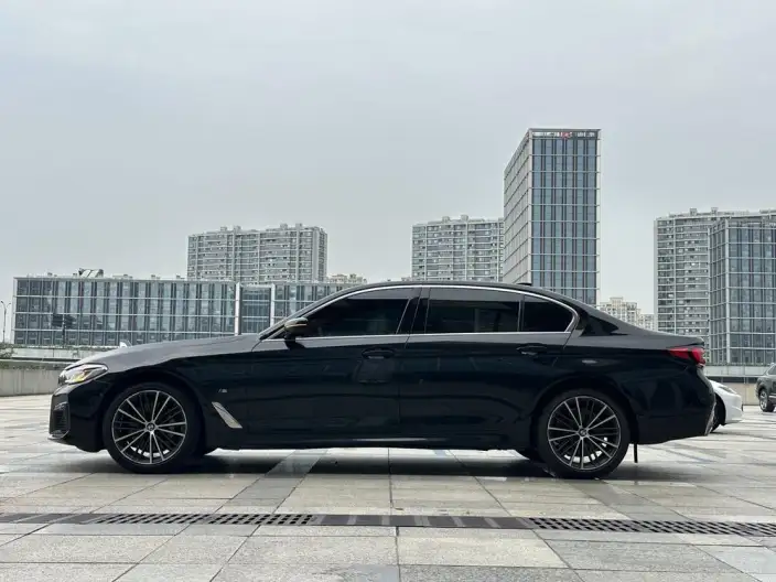 BMW 5 Series 2022 Model 530Li Leading Model M Sports Set – фото 4