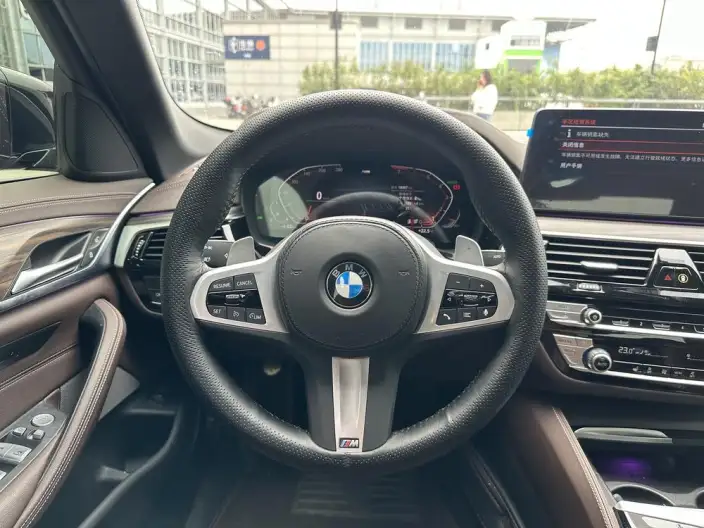 BMW 5 Series 2022 Model 530Li Leading Model M Sports Set – фото 9