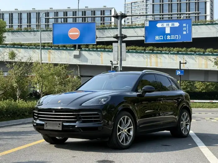 Cayenne 2019 Model Cayenne 3.0T – фото 1