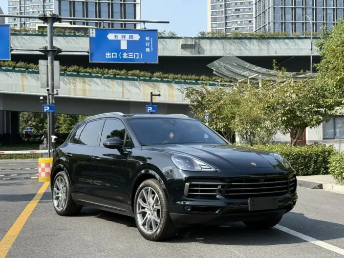 Cayenne 2019 Model Cayenne 3.0T – фото 3