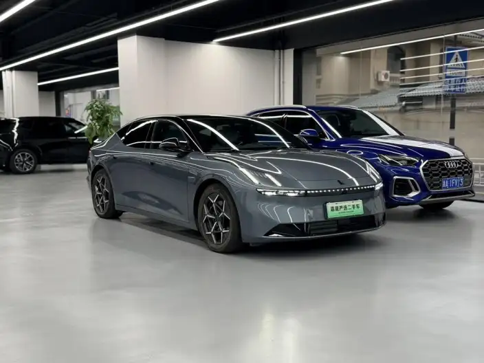 **Lynk & Co Z10** 2024 Model STARBUFF 95kWh 766km Rear Drive – фото 3