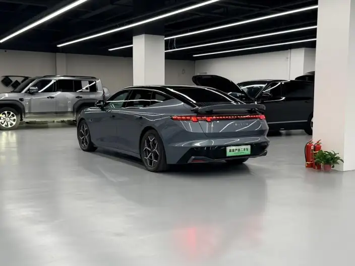 **Lynk & Co Z10** 2024 Model STARBUFF 95kWh 766km Rear Drive – фото 4