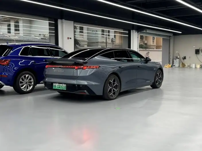 **Lynk & Co Z10** 2024 Model STARBUFF 95kWh 766km Rear Drive – фото 6