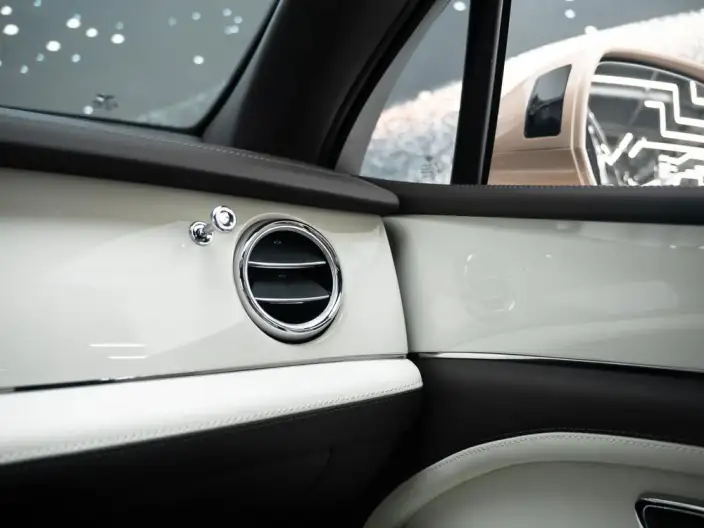 Bentayga 2024 Model 4.0T V8 Long wheelbase Edition – фото 10