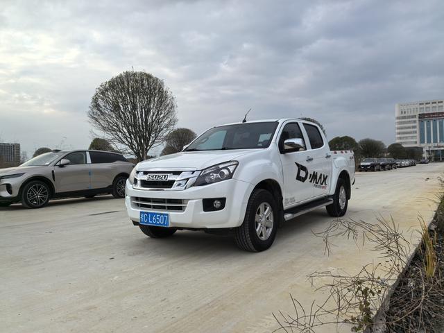 D-MAX 2015 модификация 2.5T 4WD автоматическое Chao Luxury 4JK1