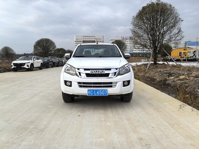 D-MAX 2015 модификация 2.5T 4WD автоматическое Chao Luxury 4JK1 – фото 2