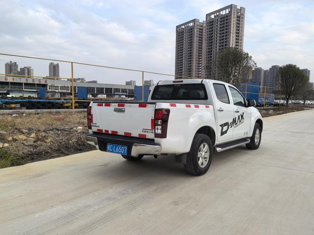 D-MAX 2015 модификация 2.5T 4WD автоматическое Chao Luxury 4JK1 – фото 4