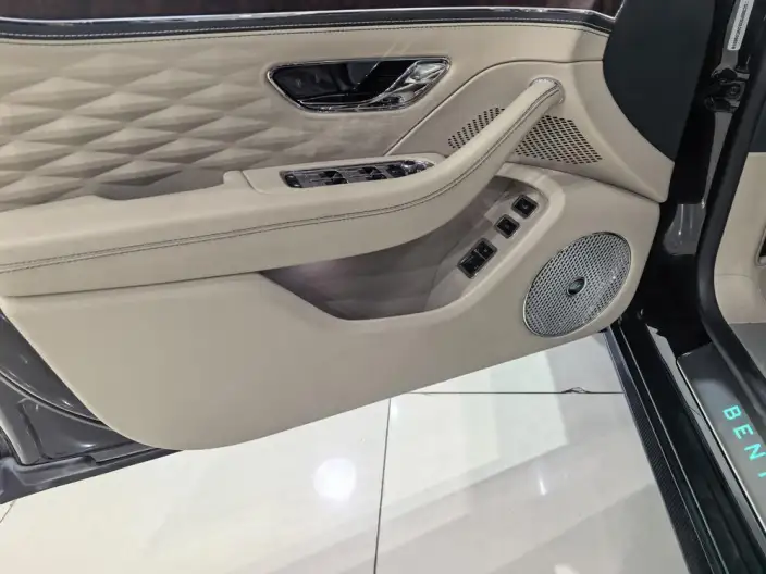 Bentley Flying Spur 2022 Model Hybrid – фото 6