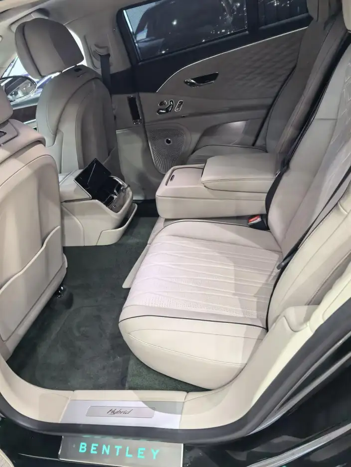 Bentley Flying Spur 2022 Model Hybrid – фото 9