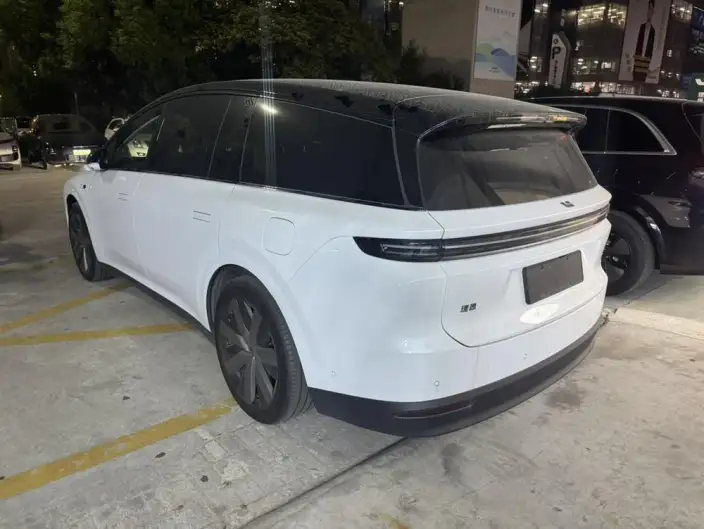 Li Auto i8 2025 Model Standard Edition – фото 3