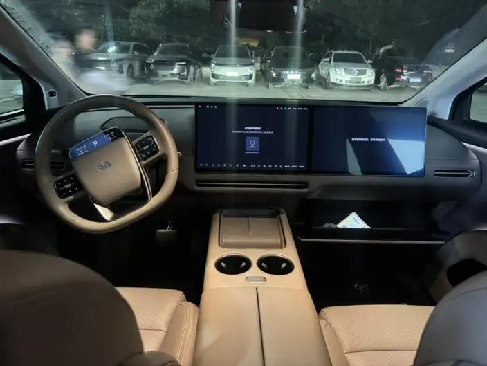 Li Auto i8 2025 Model Standard Edition – фото 6