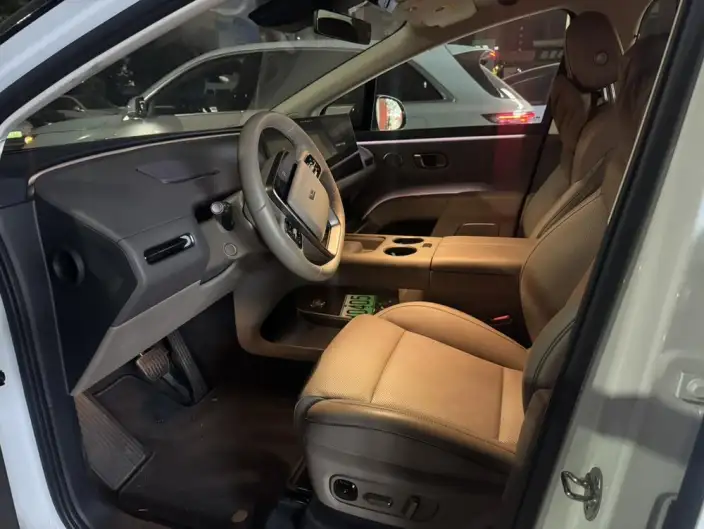 Li Auto i8 2025 Model Standard Edition – фото 8
