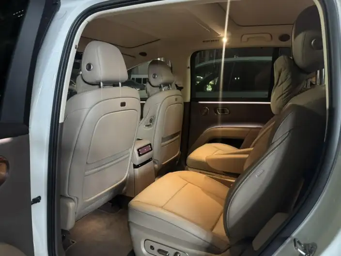Li Auto i8 2025 Model Standard Edition – фото 9