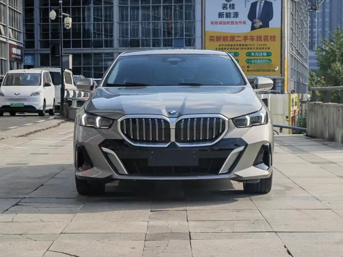BMW 5 Series 2026 Model 530Li Leading Model M Sports Set – фото 2