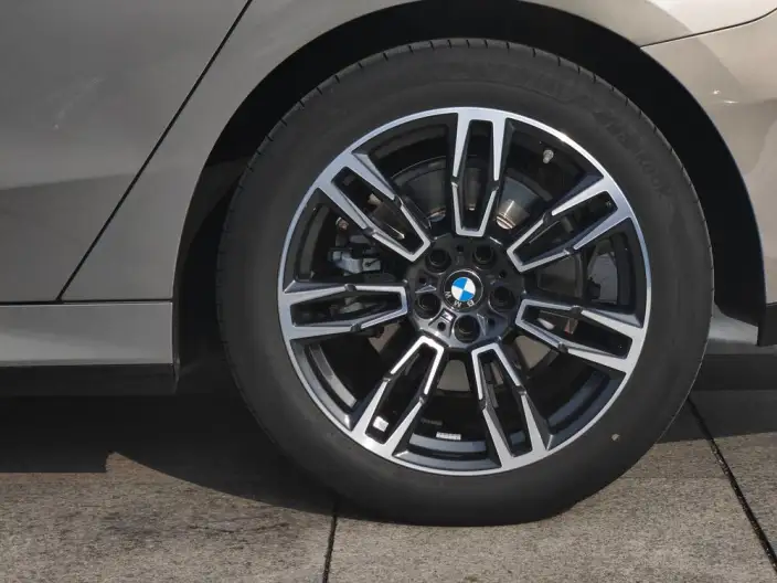 BMW 5 Series 2026 Model 530Li Leading Model M Sports Set – фото 5