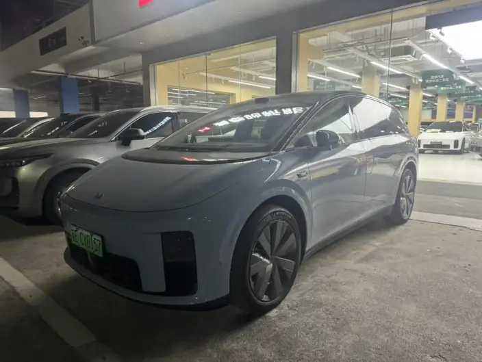 Li Auto i8 2025 Model Standard Edition – фото 1