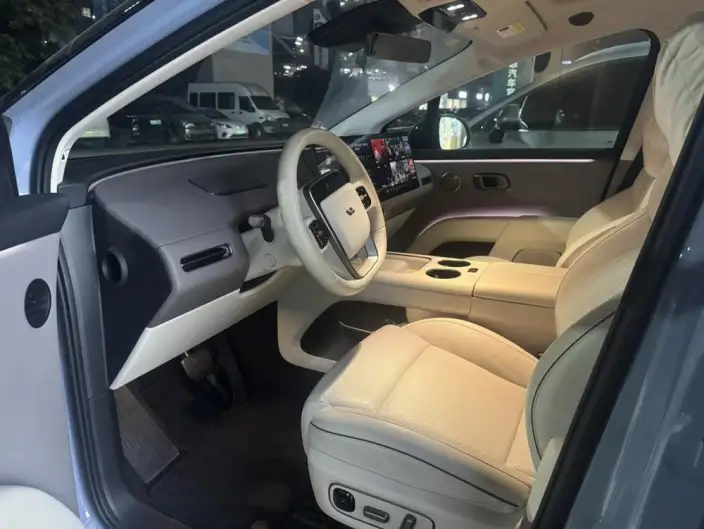 Li Auto i8 2025 Model Standard Edition – фото 8