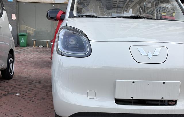 Wuling Hongguang MINIEV 2025 205km LFP Four-Door Advanced – фото 9