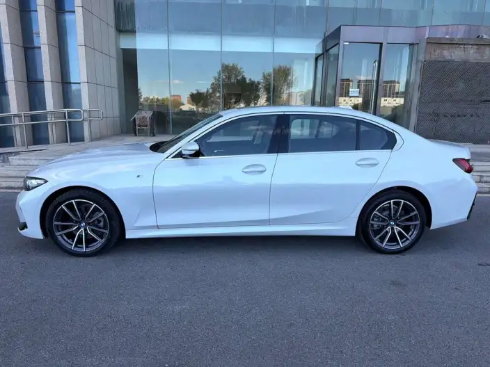 BMW 3 Series 2026 Model 325Li M Sports Set – фото 3