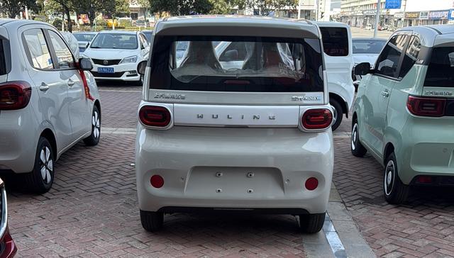Wuling Hongguang MINIEV 2024 215km Youth LFP – фото 2