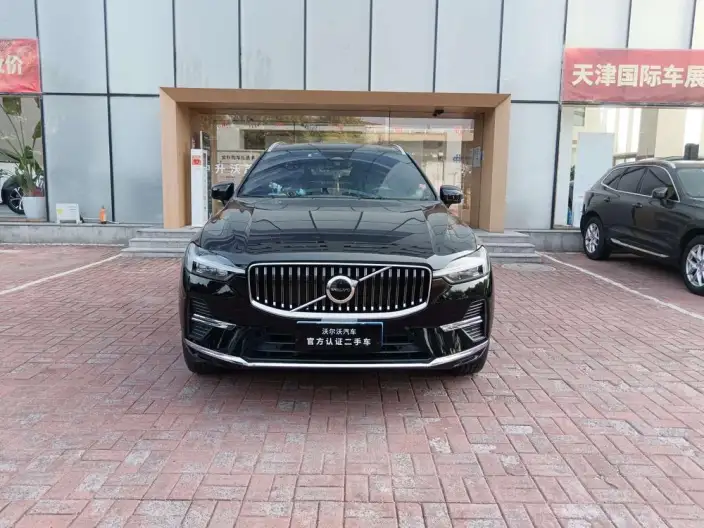 Volvo XC60 2025 Model B5 4WD Smart Range Deluxe Edition – фото 2