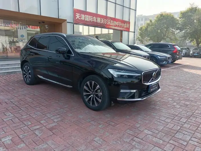 Volvo XC60 2025 Model B5 4WD Smart Range Deluxe Edition – фото 3