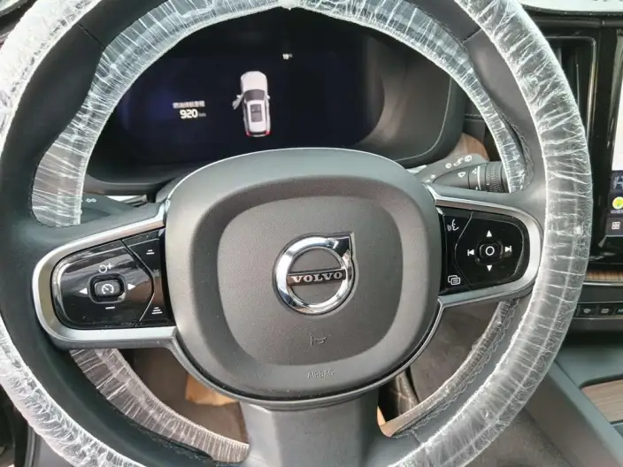Volvo XC60 2025 Model B5 4WD Smart Range Deluxe Edition – фото 8