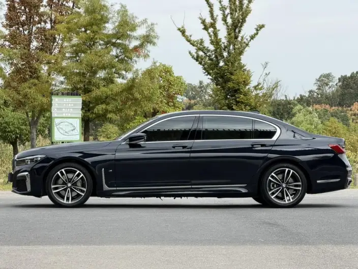 BMW 7 Series 2021 Model 730Li M Sports Set – фото 3