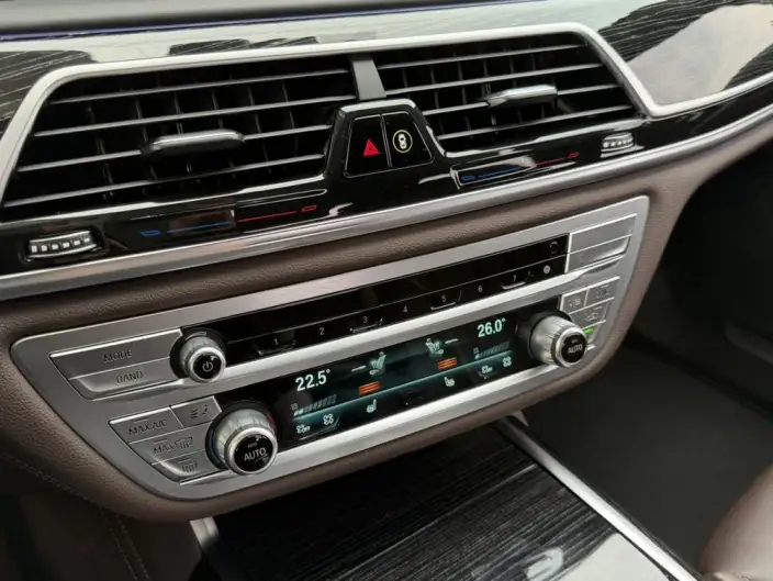 BMW 7 Series 2021 Model 730Li M Sports Set – фото 9
