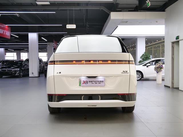 XPeng X9 2025 модификация EV 702 4WD High per f ormance Max – фото 6