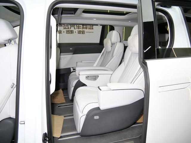 XPeng X9 2025 модификация EV 702 4WD High per f ormance Max – фото 11