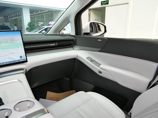 XPeng X9 2025 модификация EV 702 4WD High per f ormance Max – фото 26