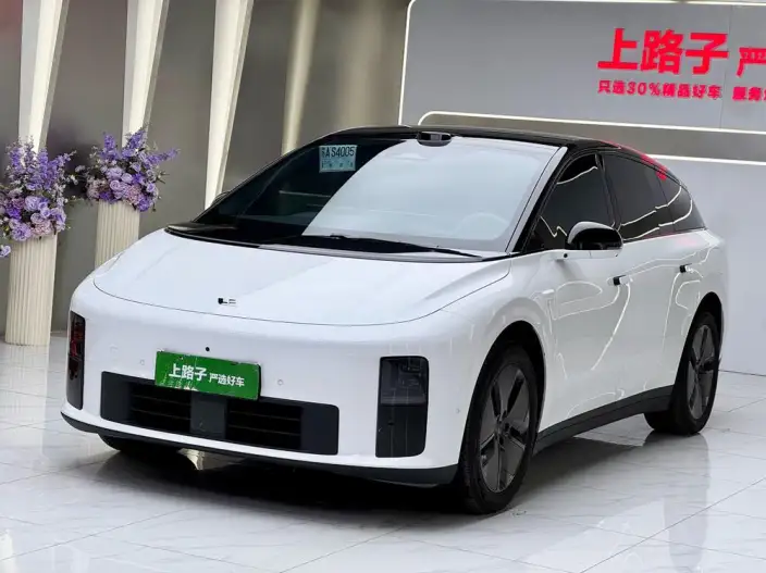 Li Auto i6 2025 Model 2WD Standard Edition – фото 1