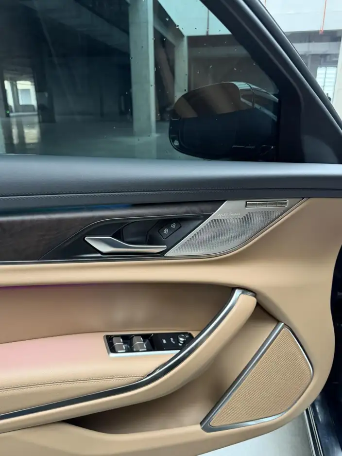 Jaguar XFL 2023 Model 2.0T P250 2WD Exclusive Deluxe Edition – фото 8