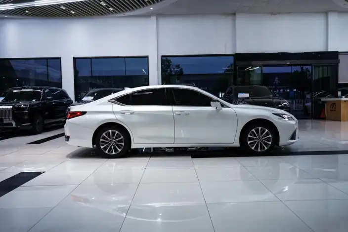 Lexus ES 2025 Model 200 Premium – фото 6