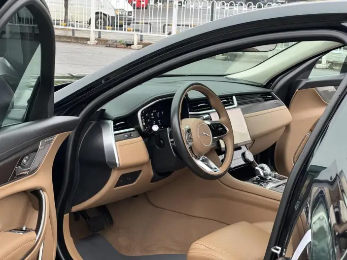 Jaguar XFL 2023 Model 2.0T P250 2WD Exclusive Deluxe Edition – фото 9