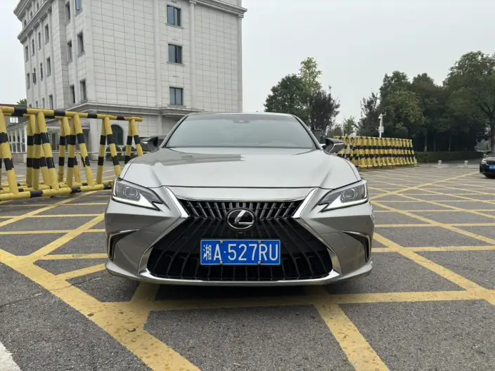 Lexus ES 2022 Model 200 Superior Edition – фото 2