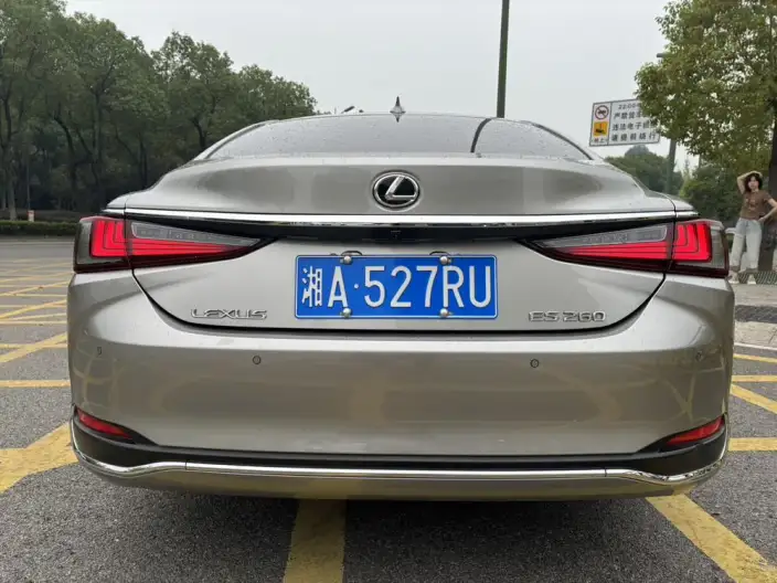Lexus ES 2022 Model 200 Superior Edition – фото 4