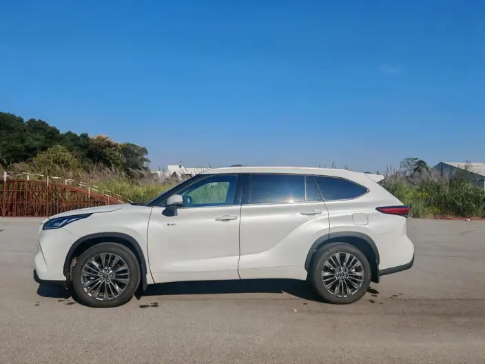 Toyota Highlander 2024 Model Hybrid 2.5L 4WD Premium Edition 7 seat – фото 4
