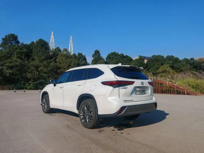 Toyota Highlander 2024 Model Hybrid 2.5L 4WD Premium Edition 7 seat – фото 5