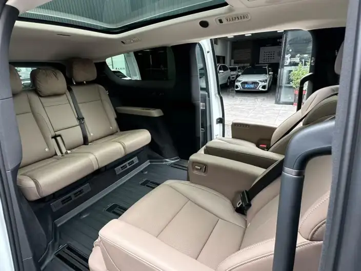 Li Auto MEGA 2025 Model Home Family Special Edition – фото 8