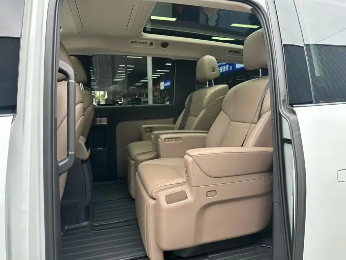 Li Auto MEGA 2025 Model Home Family Special Edition – фото 9