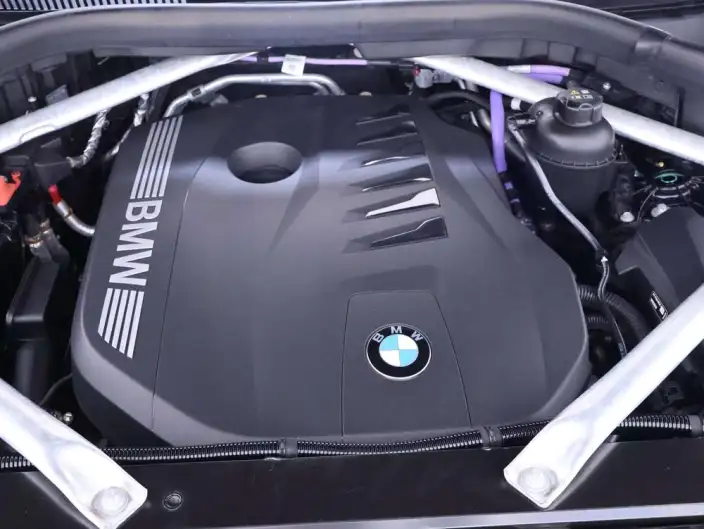 BMW X6 2023 Model xDrive40i Exclusive Model M Sports Set – фото 5