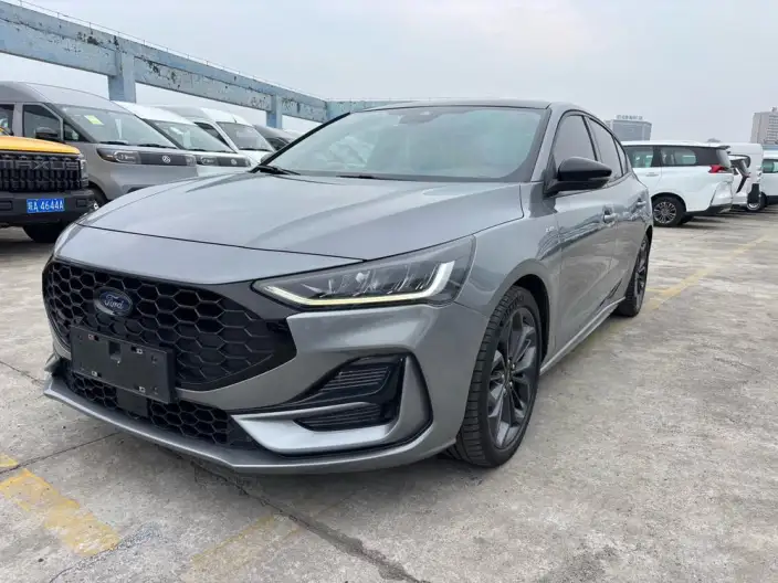 Ford Focus 2022 Model Sedan EcoBoost 180 Automatic ST Line – фото 1