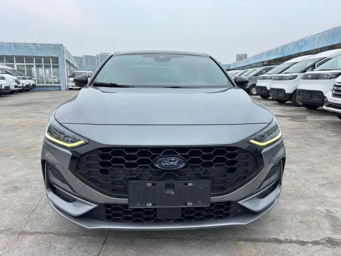 Ford Focus 2022 Model Sedan EcoBoost 180 Automatic ST Line – фото 2