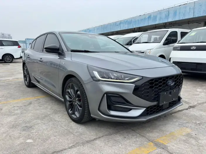 Ford Focus 2022 Model Sedan EcoBoost 180 Automatic ST Line – фото 3