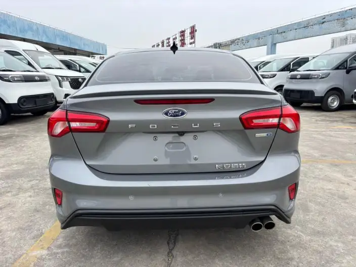 Ford Focus 2022 Model Sedan EcoBoost 180 Automatic ST Line – фото 6