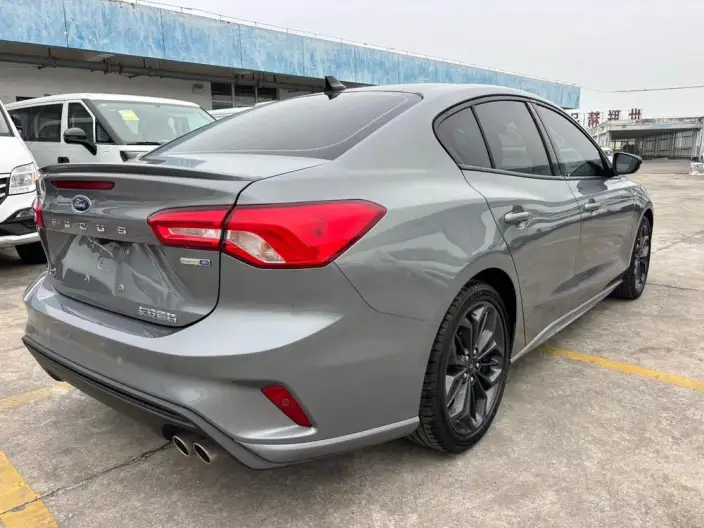 Ford Focus 2022 Model Sedan EcoBoost 180 Automatic ST Line – фото 7
