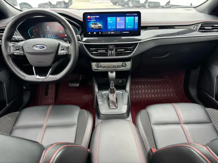 Ford Focus 2022 Model Sedan EcoBoost 180 Automatic ST Line – фото 9
