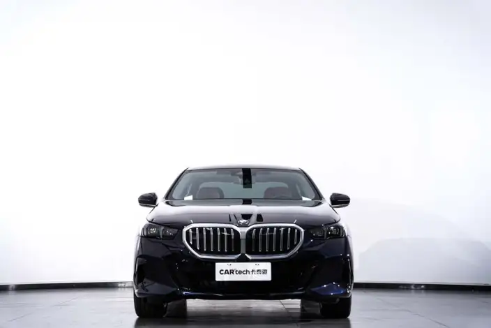 BMW 5 Series 2025 Model 530Li Leading Model M Sports Set – фото 2